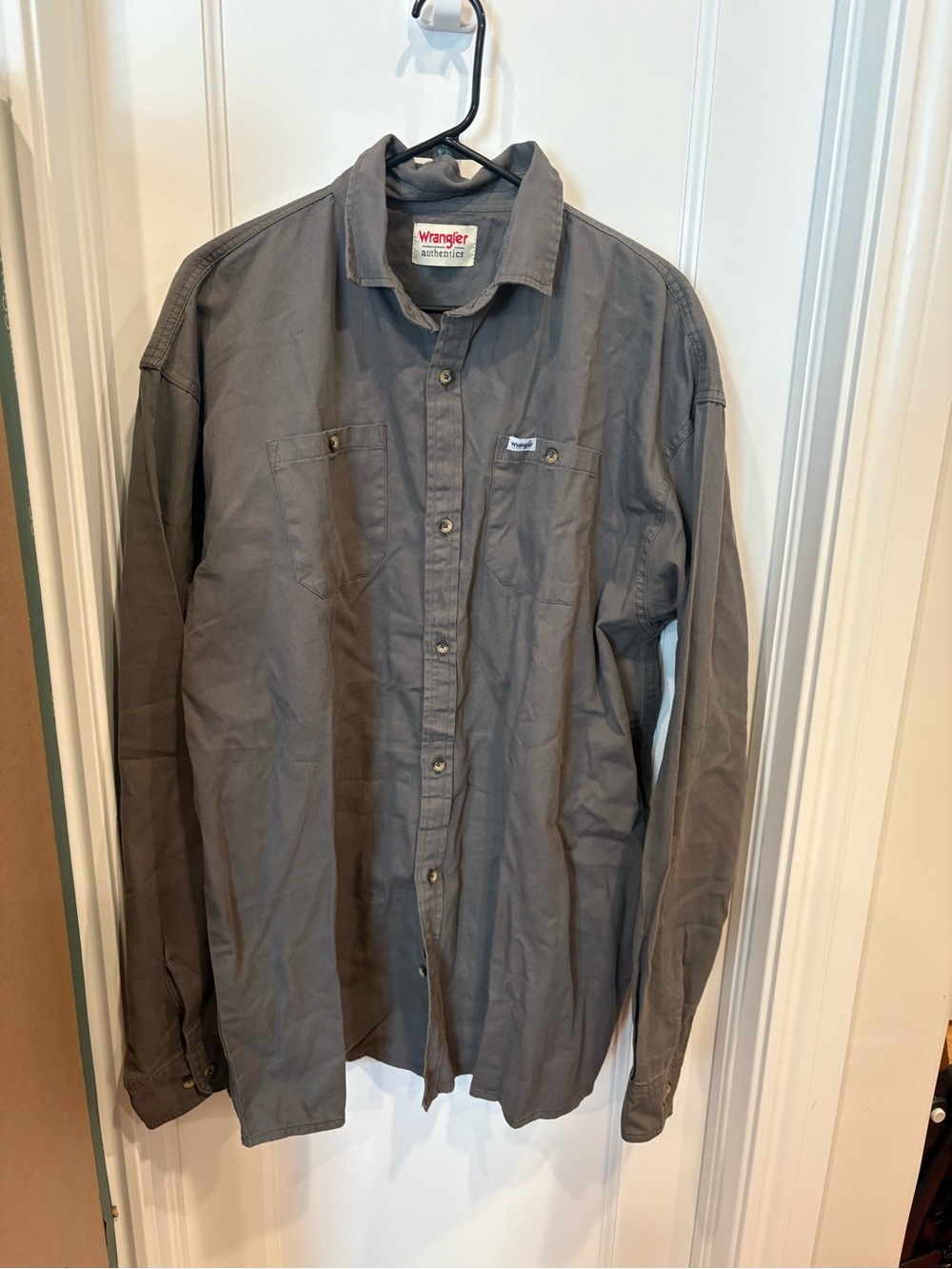 Wrangler Men's Casual Button-Down Shirt — Gray